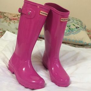 Beautiful rain boots used maybe 3 times like new.